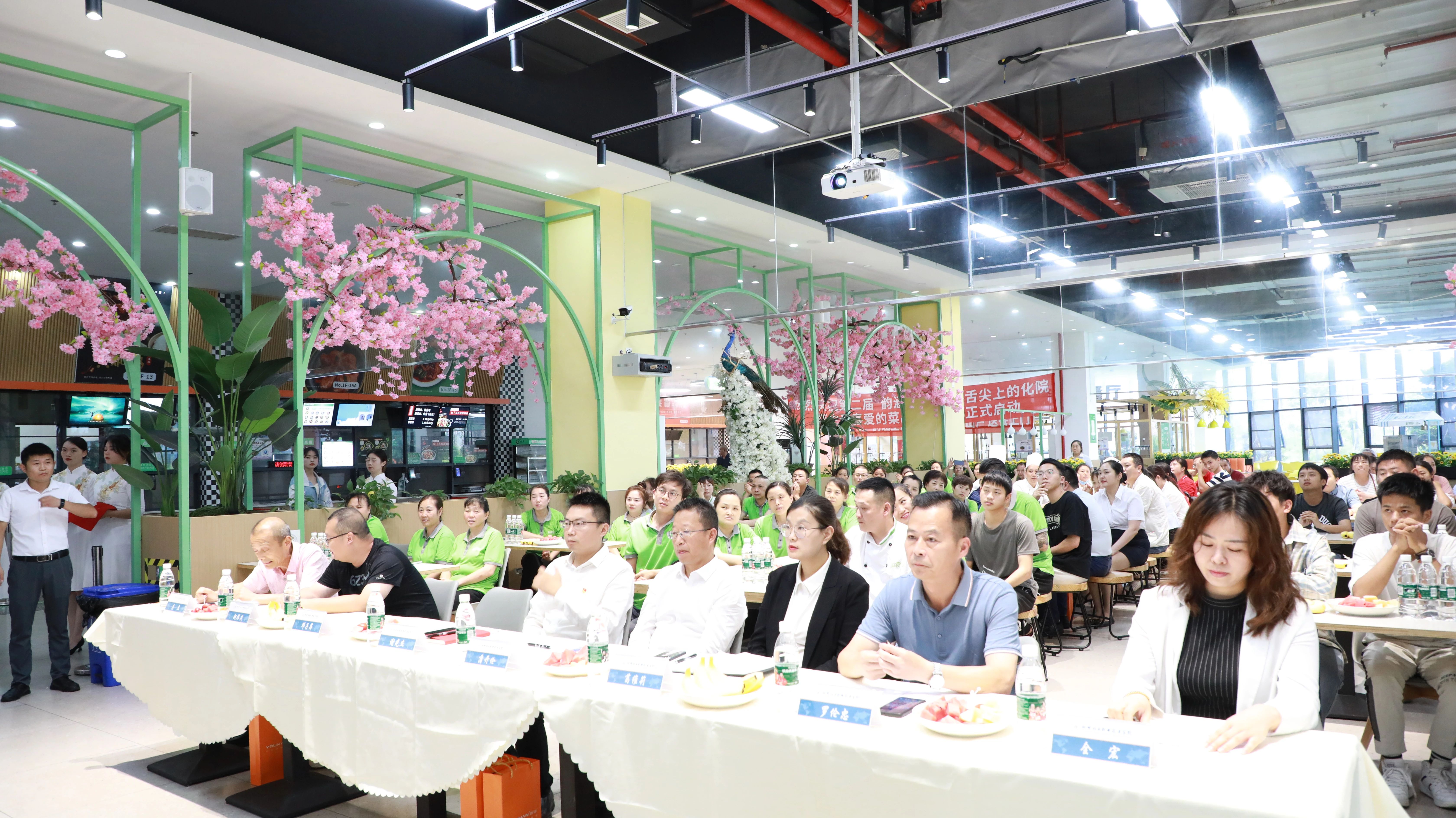 连任桂冠，，，，，不忘初心——w88优德知食客杯美食评选圆满竣事_w88优德丨食堂团餐丨食堂承包丨学校食堂承包丨重庆食堂承包丨