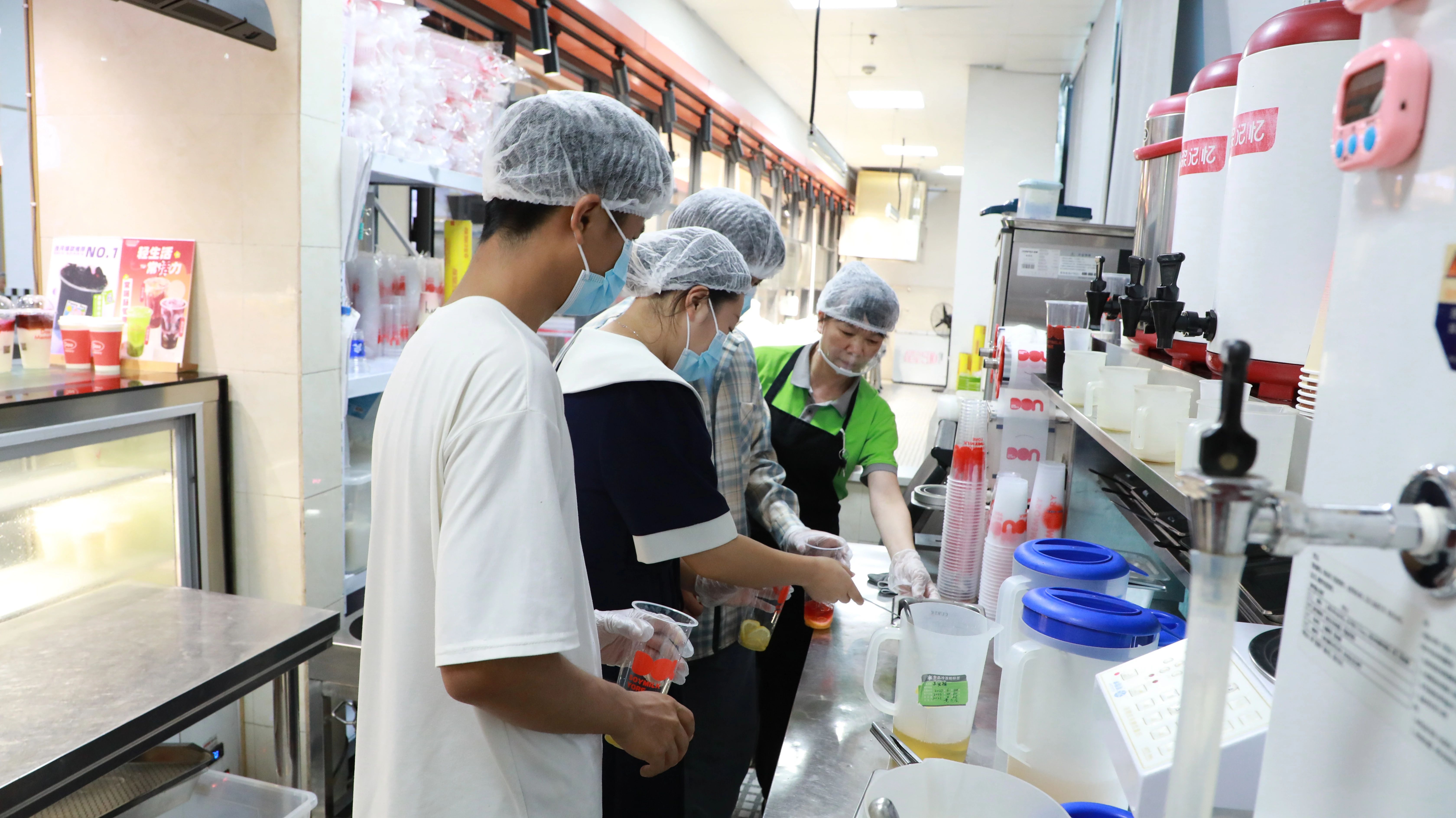 连任桂冠，，，，，不忘初心——w88优德知食客杯美食评选圆满竣事_w88优德丨食堂团餐丨食堂承包丨学校食堂承包丨重庆食堂承包丨