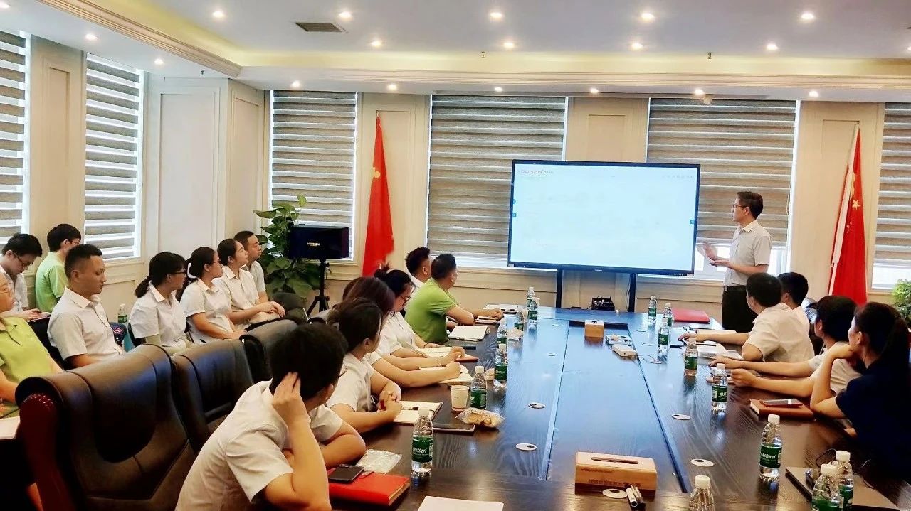突围.向阳生长—重庆w88优德餐饮暑期培训_w88优德丨食堂团餐丨食堂承包丨学校食堂承包丨重庆食堂承包丨