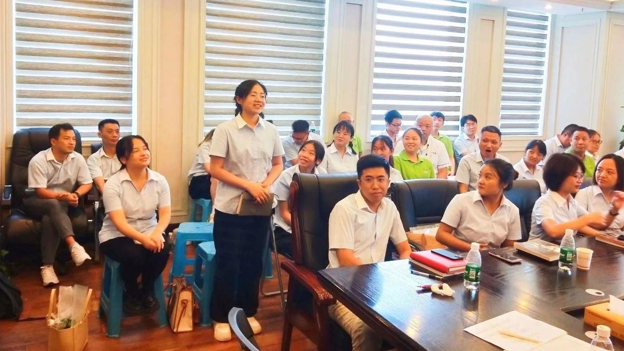 突围.向阳生长—重庆w88优德餐饮暑期培训_w88优德丨食堂团餐丨食堂承包丨学校食堂承包丨重庆食堂承包丨