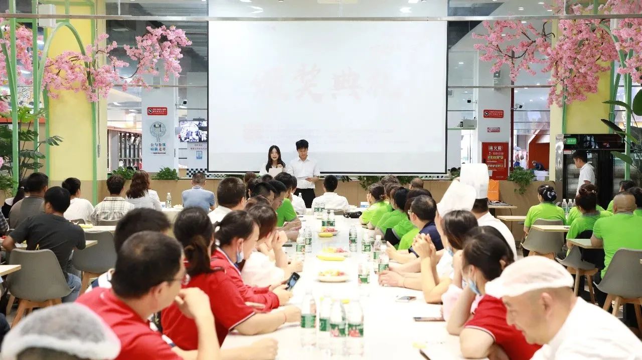 连任桂冠，，，，，不忘初心——w88优德知食客杯美食评选圆满竣事_w88优德丨食堂团餐丨食堂承包丨学校食堂承包丨重庆食堂承包丨