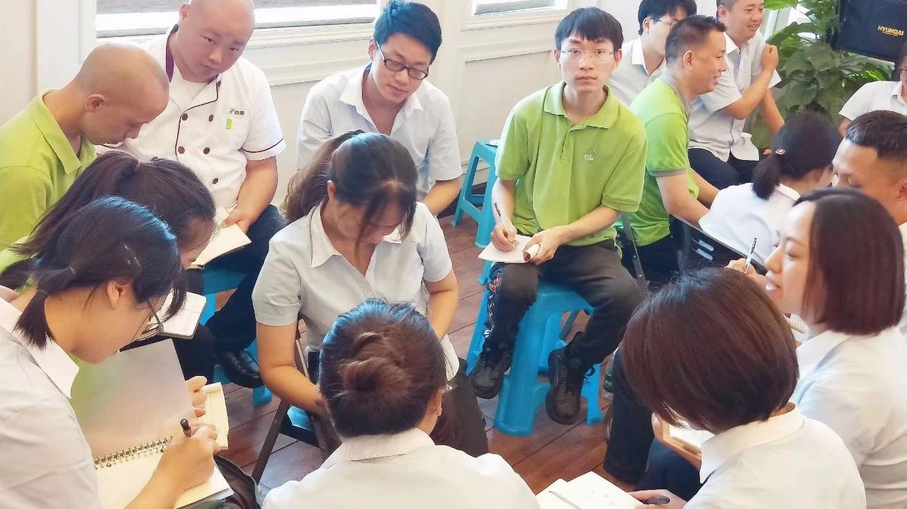 突围.向阳生长—重庆w88优德餐饮暑期培训_w88优德丨食堂团餐丨食堂承包丨学校食堂承包丨重庆食堂承包丨